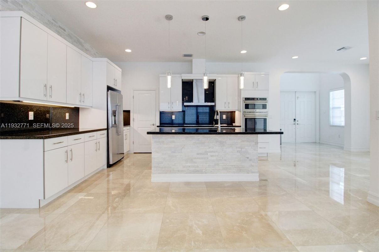 Interior, Kitchen, Pendant Lights, Recessed Lighting, Stainless Steel Appliances