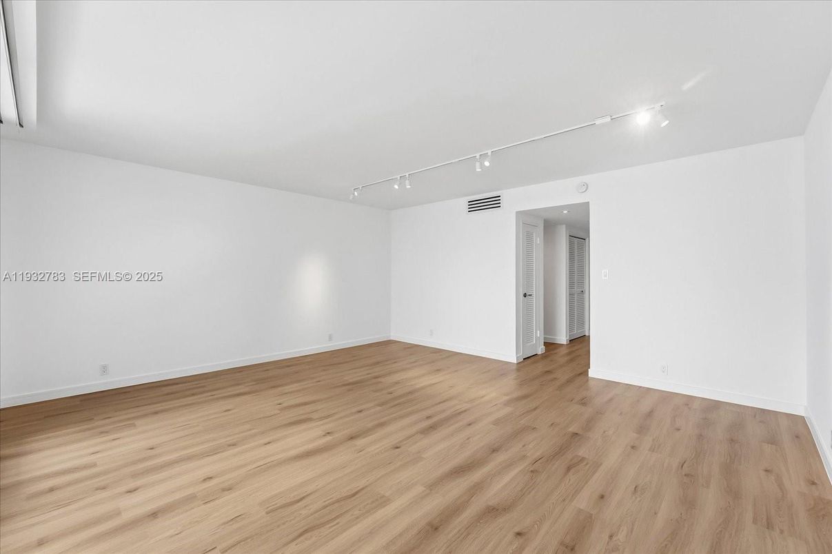 Empty room, Interior, Recessed Lighting, Wood Texture Flooring
