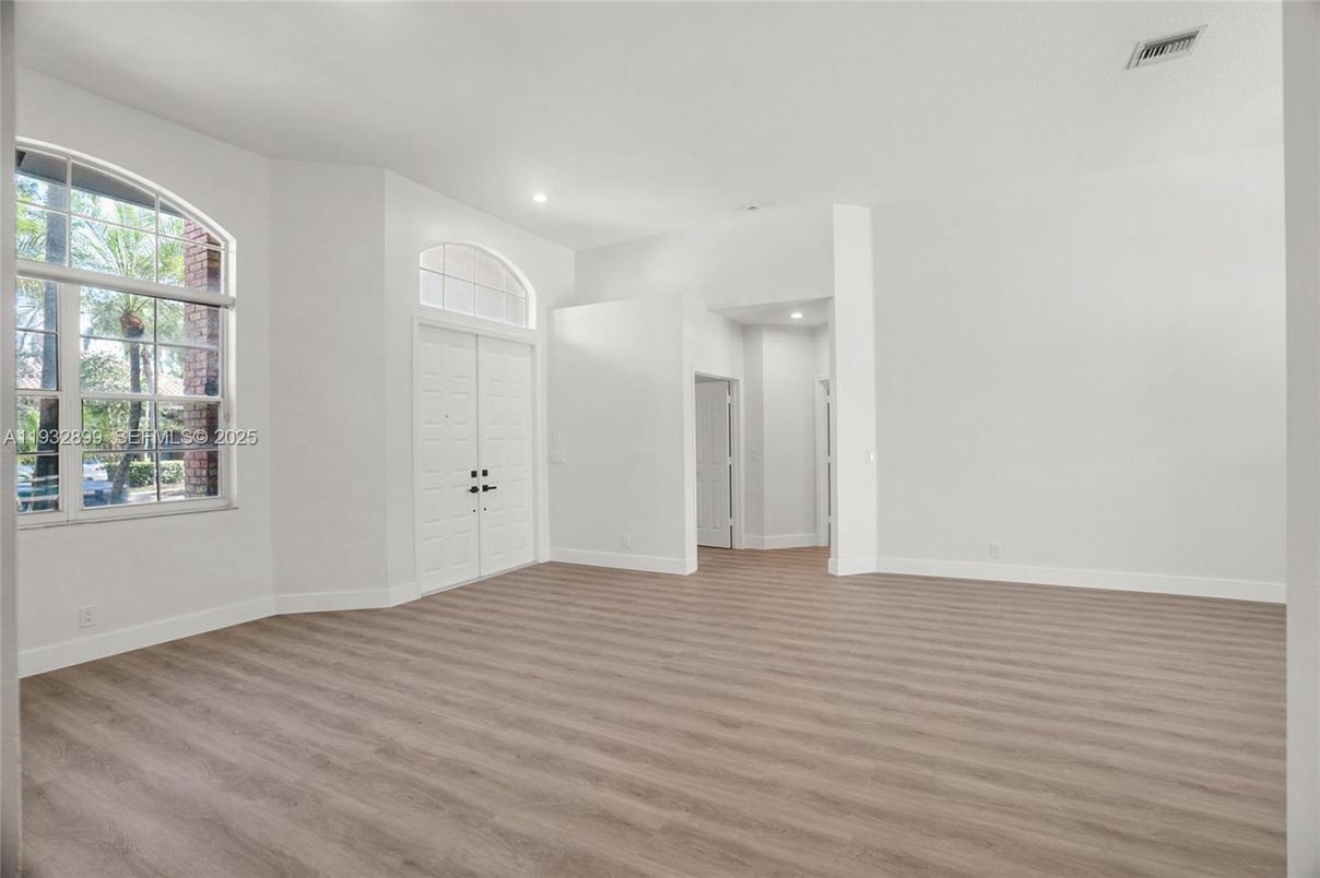 Empty room, Interior, Recessed Lighting, Wood Texture Flooring
