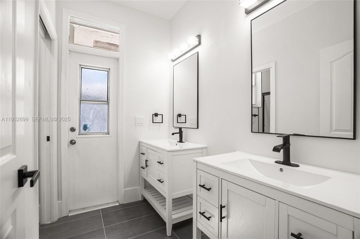 Bathroom, Dual Sink Vanities, Interior