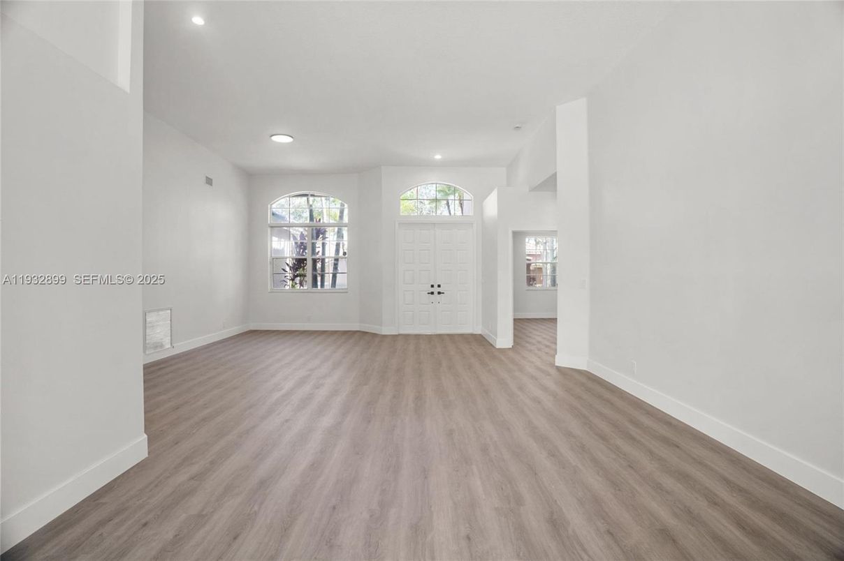 Empty room, Interior, Recessed Lighting, Wood Texture Flooring