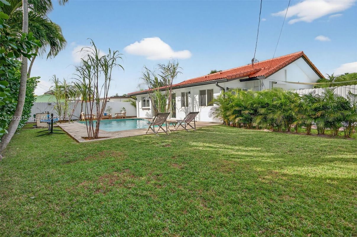 Backyard, Exterior, Pool