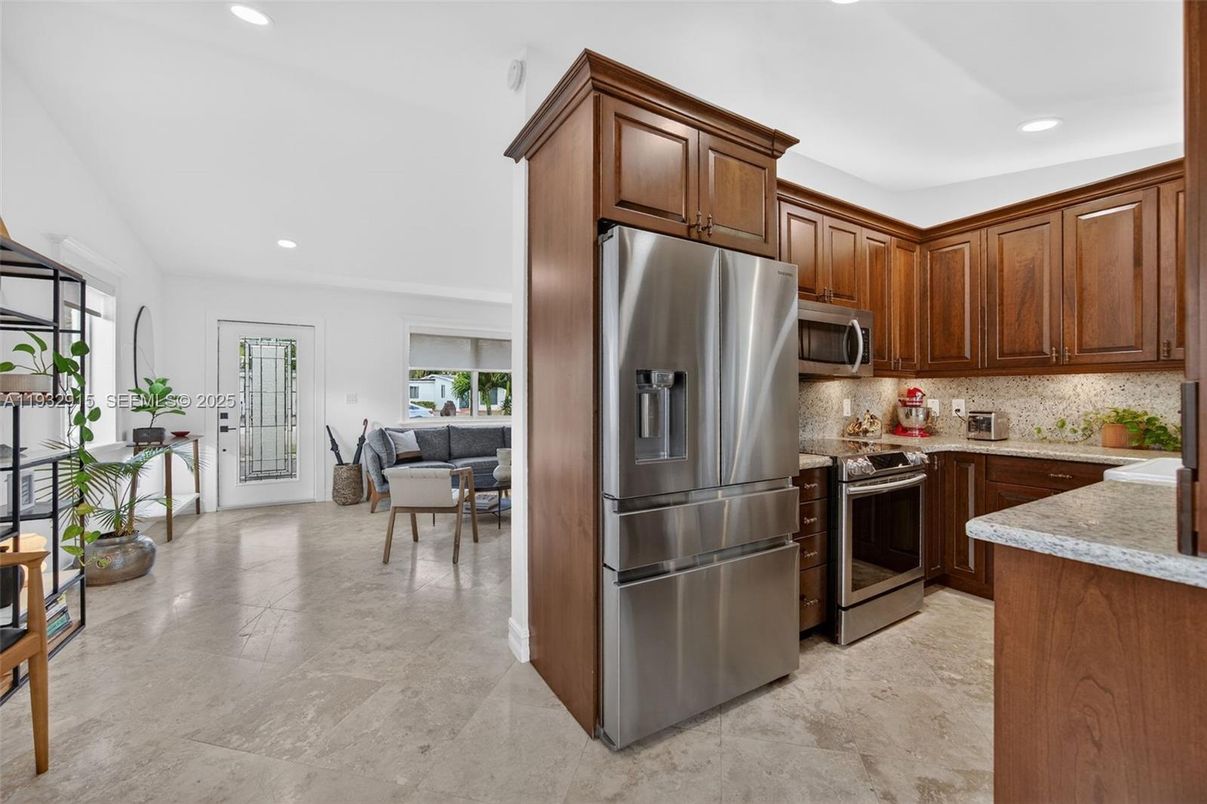 Dining room, Interior, Kitchen, Recessed Lighting, Stainless Steel Appliances