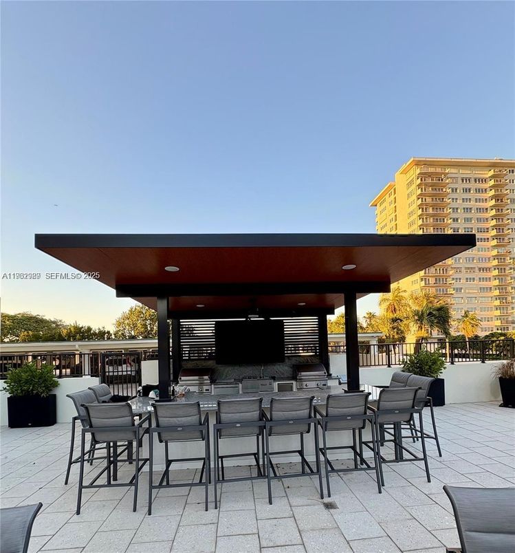 Exterior, Outdoor Kitchen