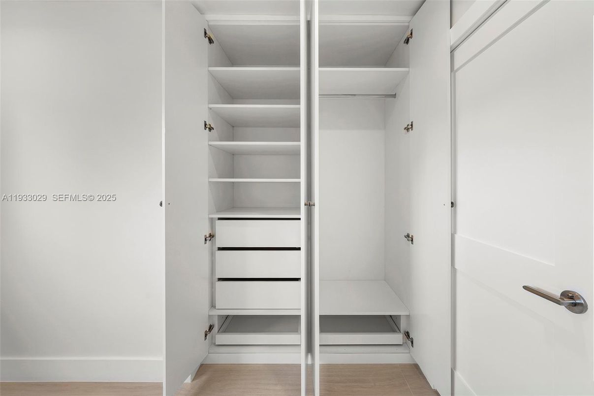 Interior, Walk-in Closets, Wood Texture Flooring