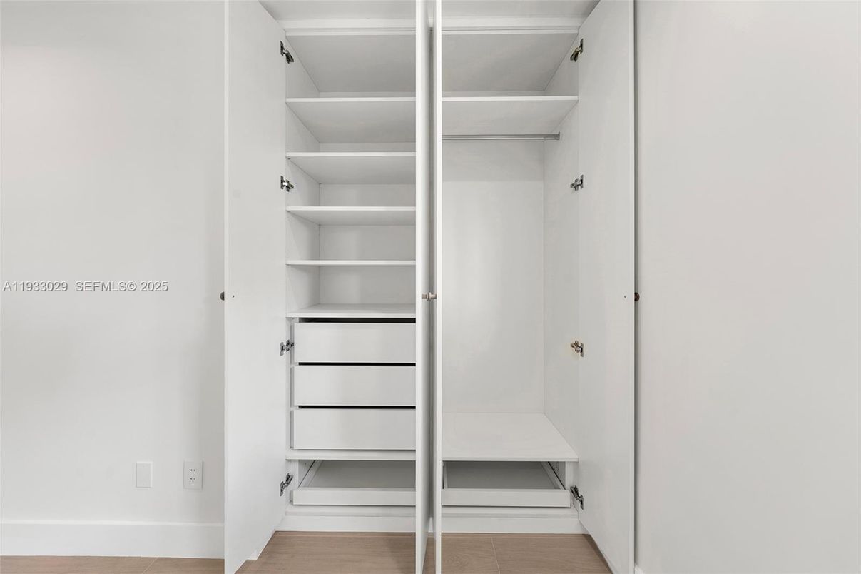 Interior, Walk-in Closets, Wood Texture Flooring