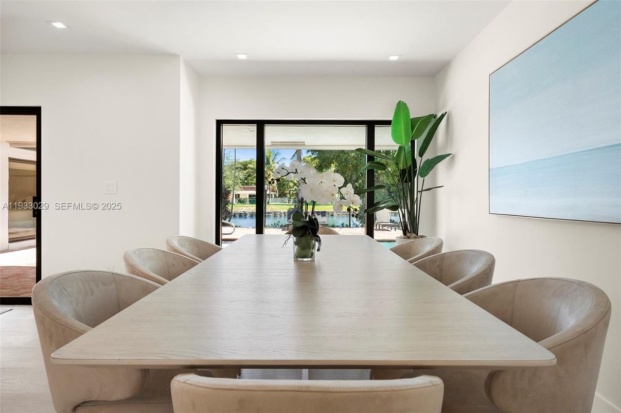 Dining room, Interior, Recessed Lighting