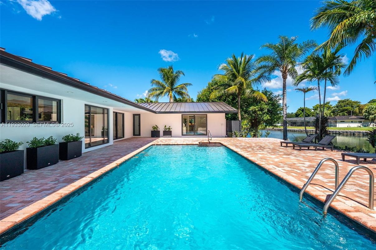 Exterior, Pool, Water