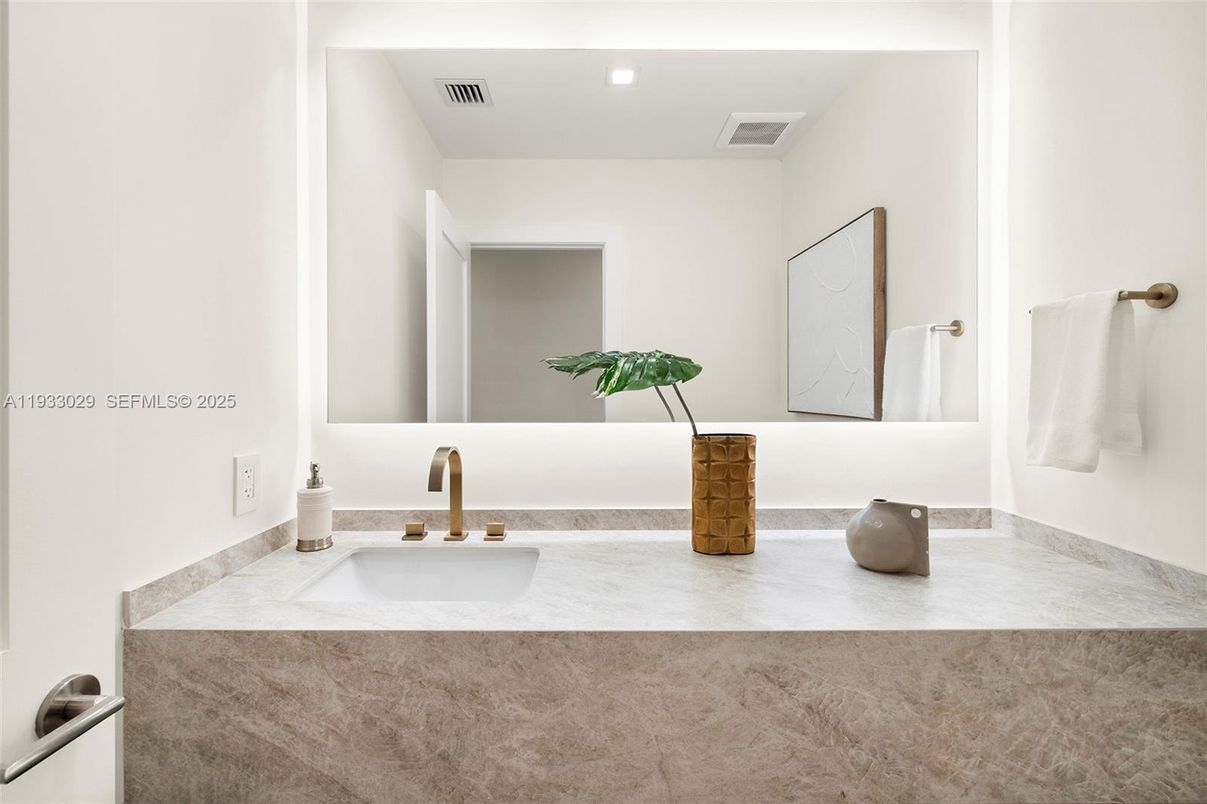 Bathroom, Interior, Recessed Lighting