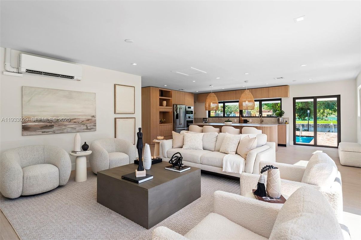 Interior, Kitchen, Living room, Pendant Lights, Recessed Lighting, Stainless Steel Appliances