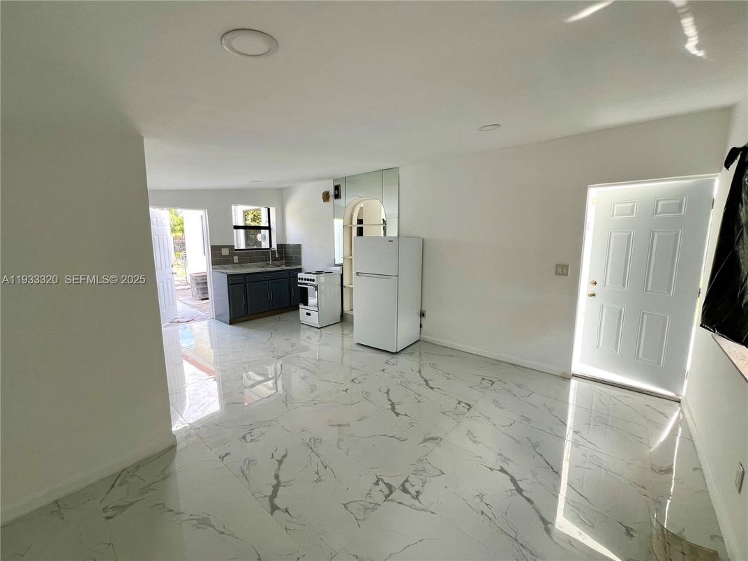 Interior, Kitchen, Marble, Recessed Lighting