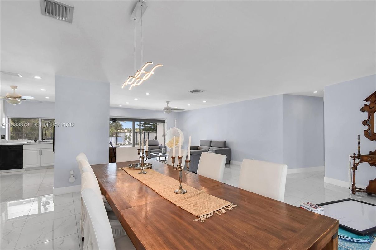 Dining room, Interior, Living room, Marble, Pendant Lights, Recessed Lighting