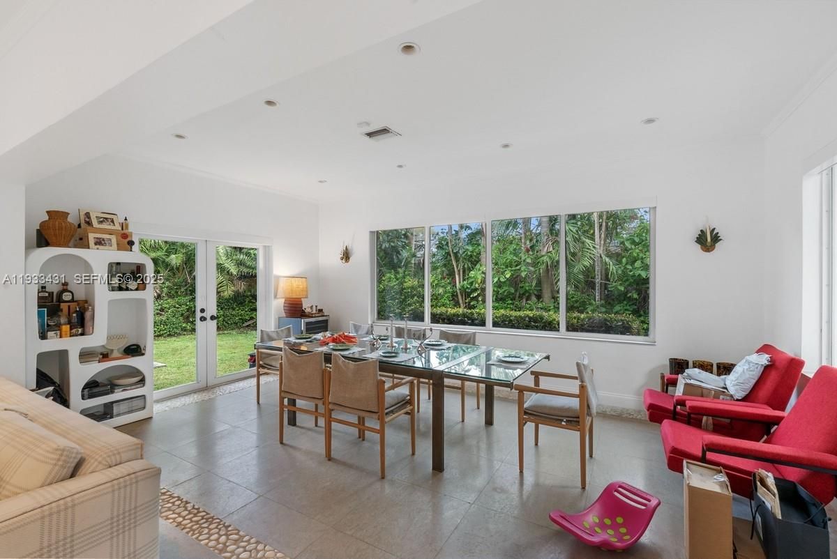Dining room, Interior, Living room, Recessed Lighting