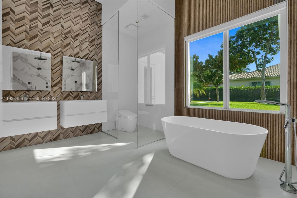 Bathroom, Free Standing Baths, Interior