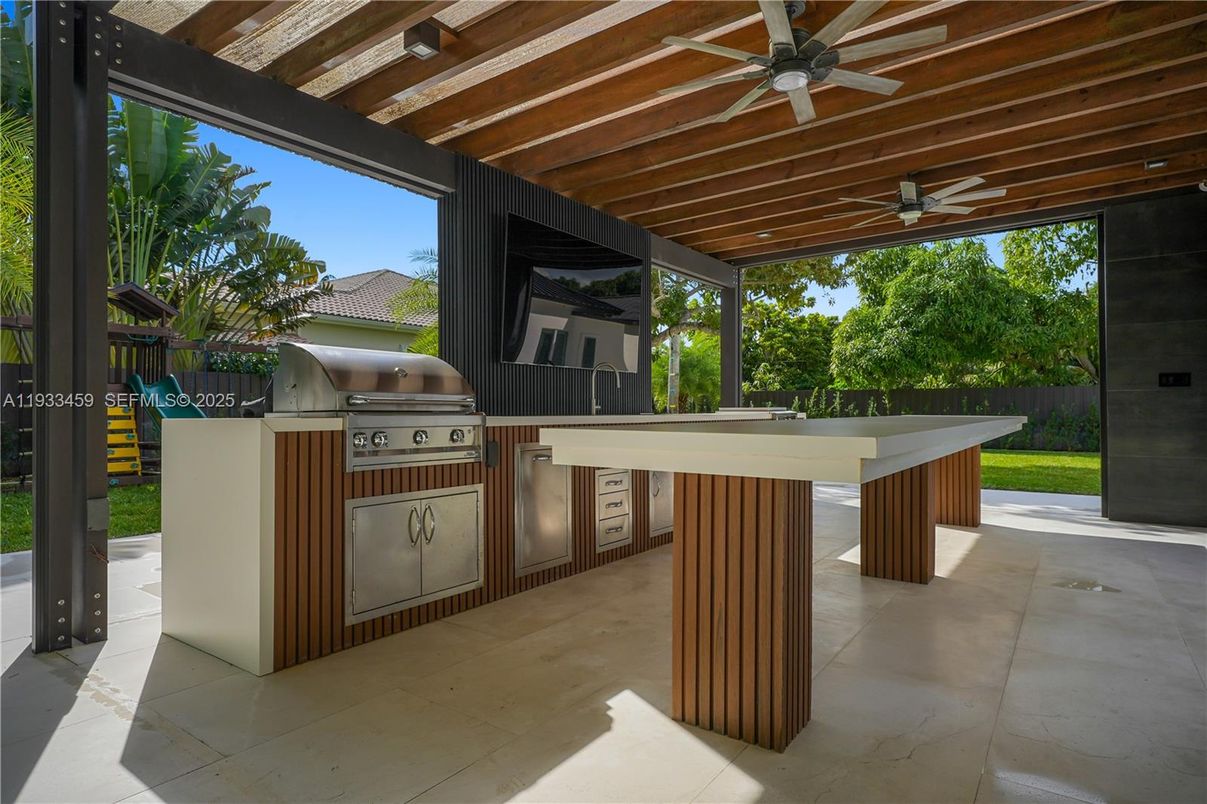 Exterior, Outdoor Kitchen