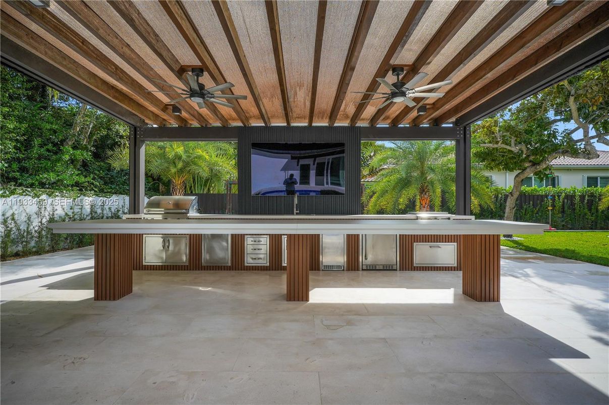 Exterior, Outdoor Kitchen