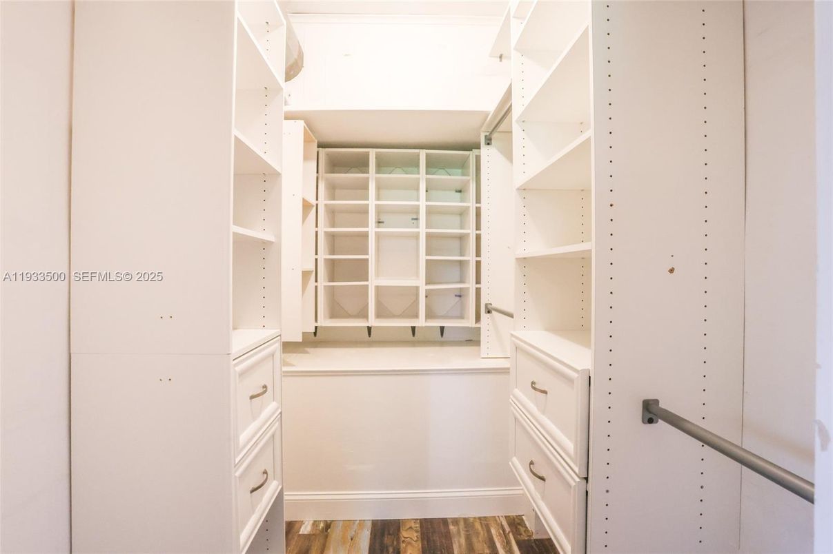 Interior, Walk-in Closets, Wood Texture Flooring