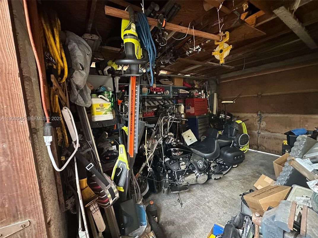 Garage, Interior
