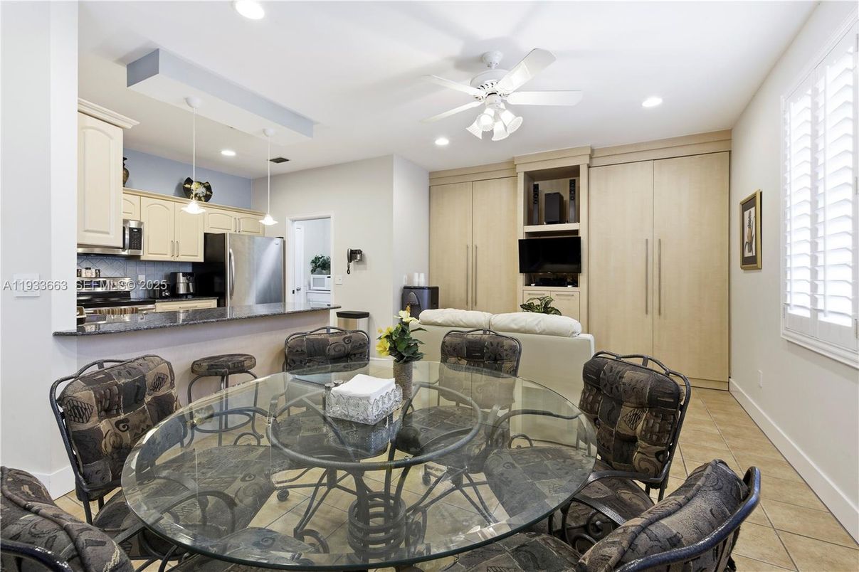 Dining room, Interior, Kitchen, Pendant Lights, Recessed Lighting, Stainless Steel Appliances