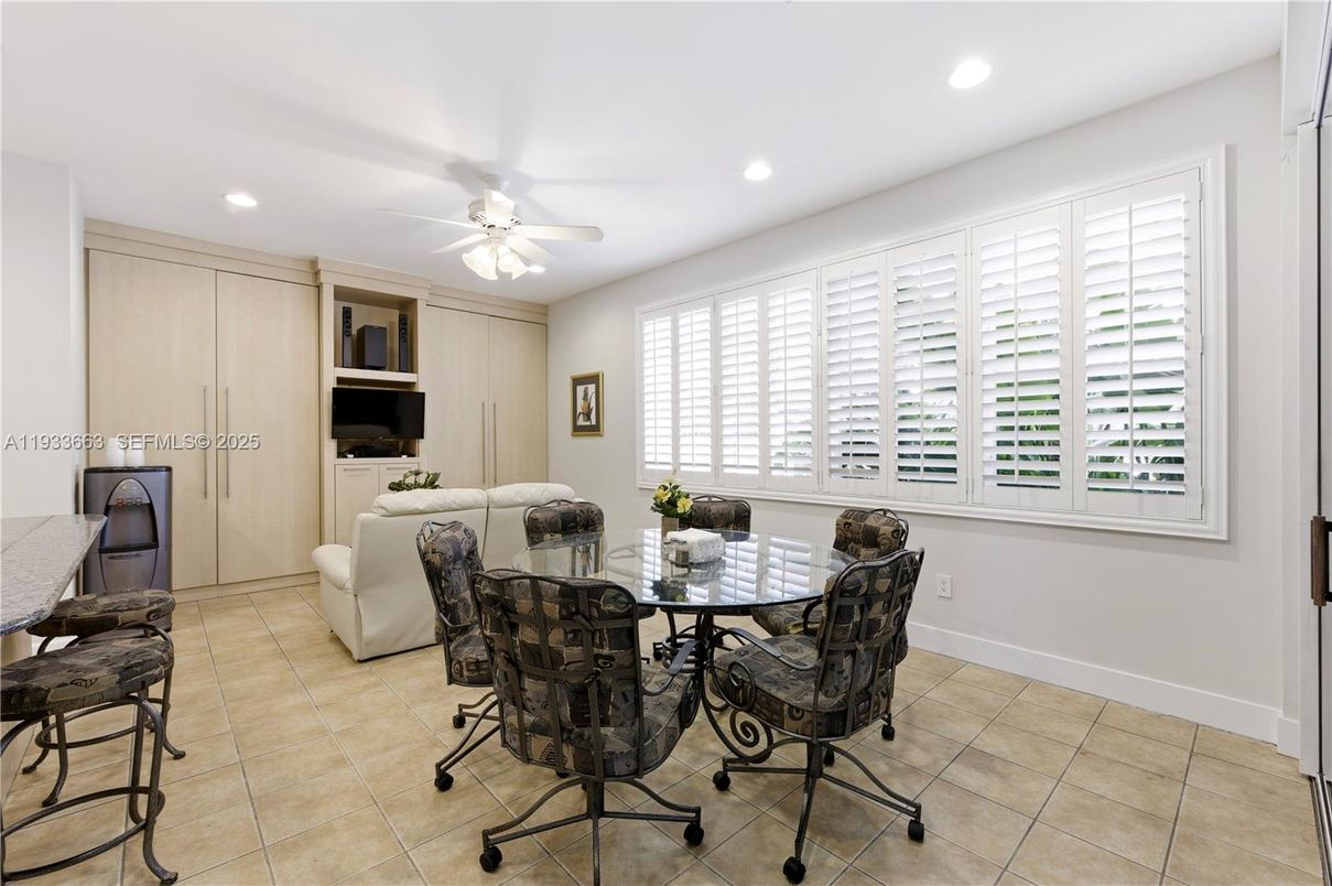 Dining room, Interior, Recessed Lighting