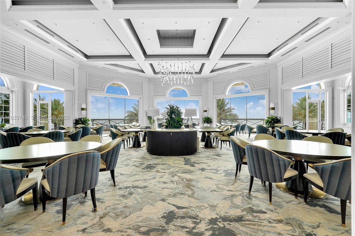 Dining room, Interior, Living room, Pendant Lights, Recessed Lighting