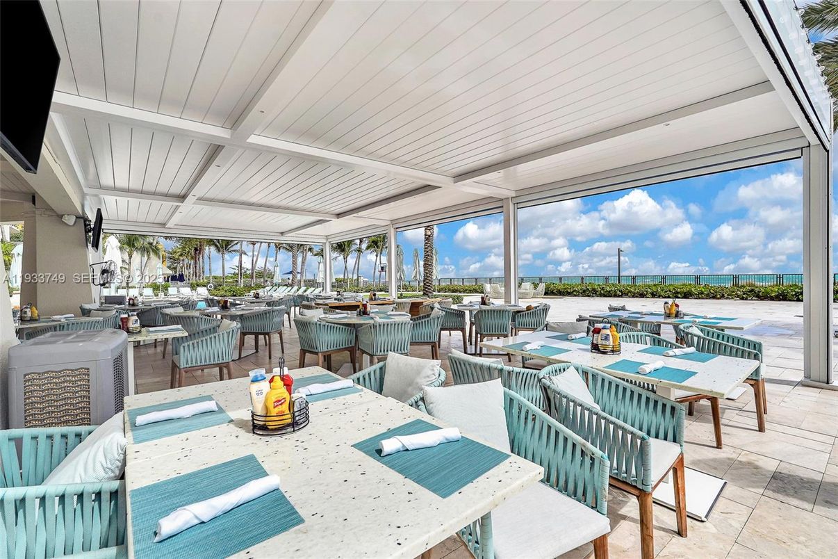 Interior, Sun Room, Water