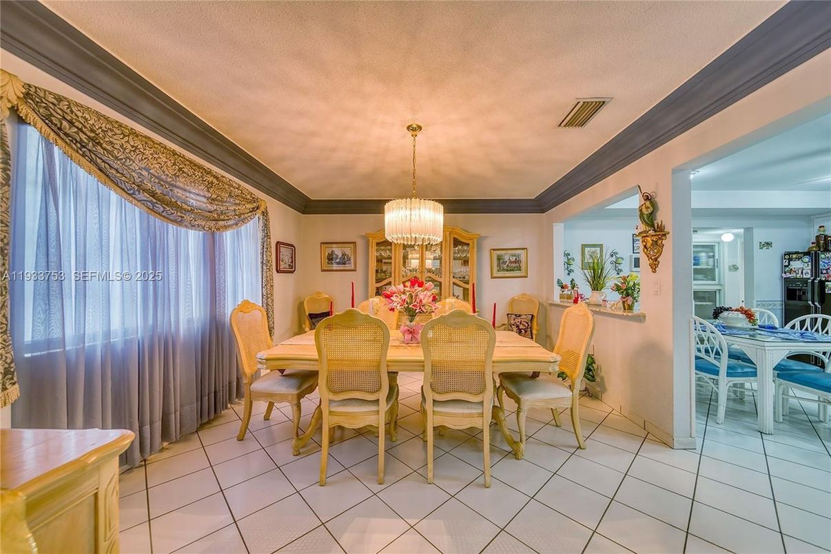 Chandelier, Dining room, Interior