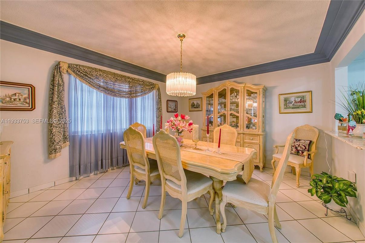 Chandelier, Dining room, Interior