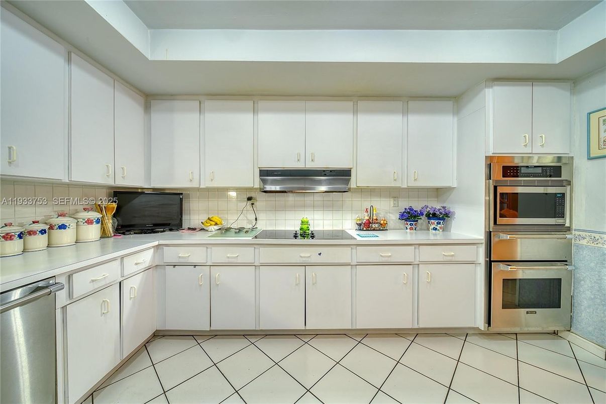 Interior, Kitchen, Stainless Steel Appliances