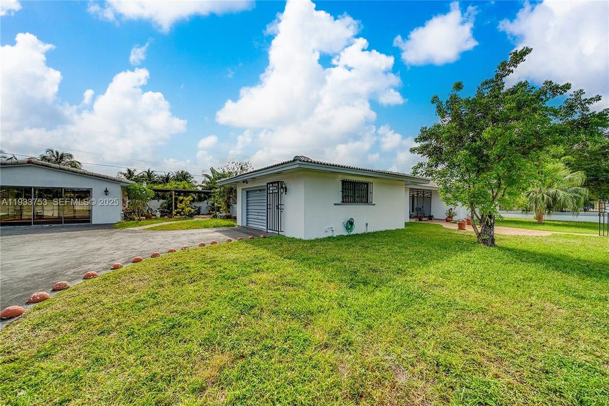 Backyard, Detached Garage, Exterior