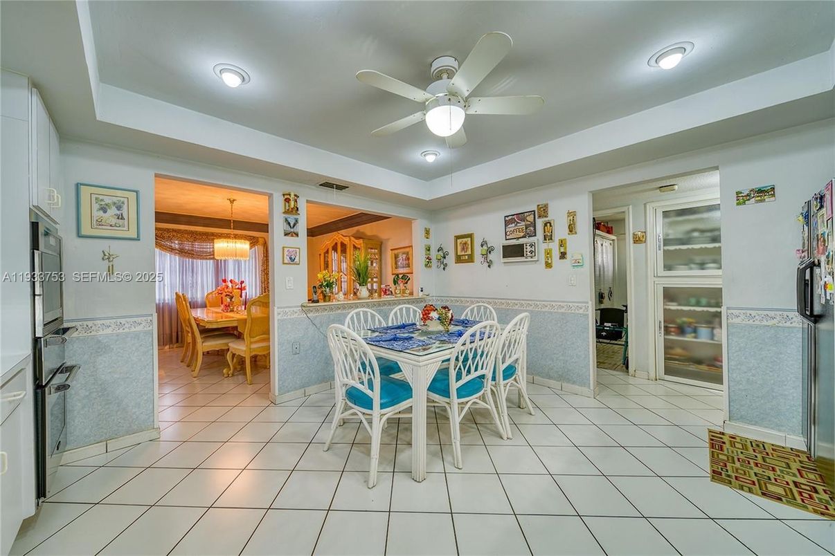 Dining room, Interior