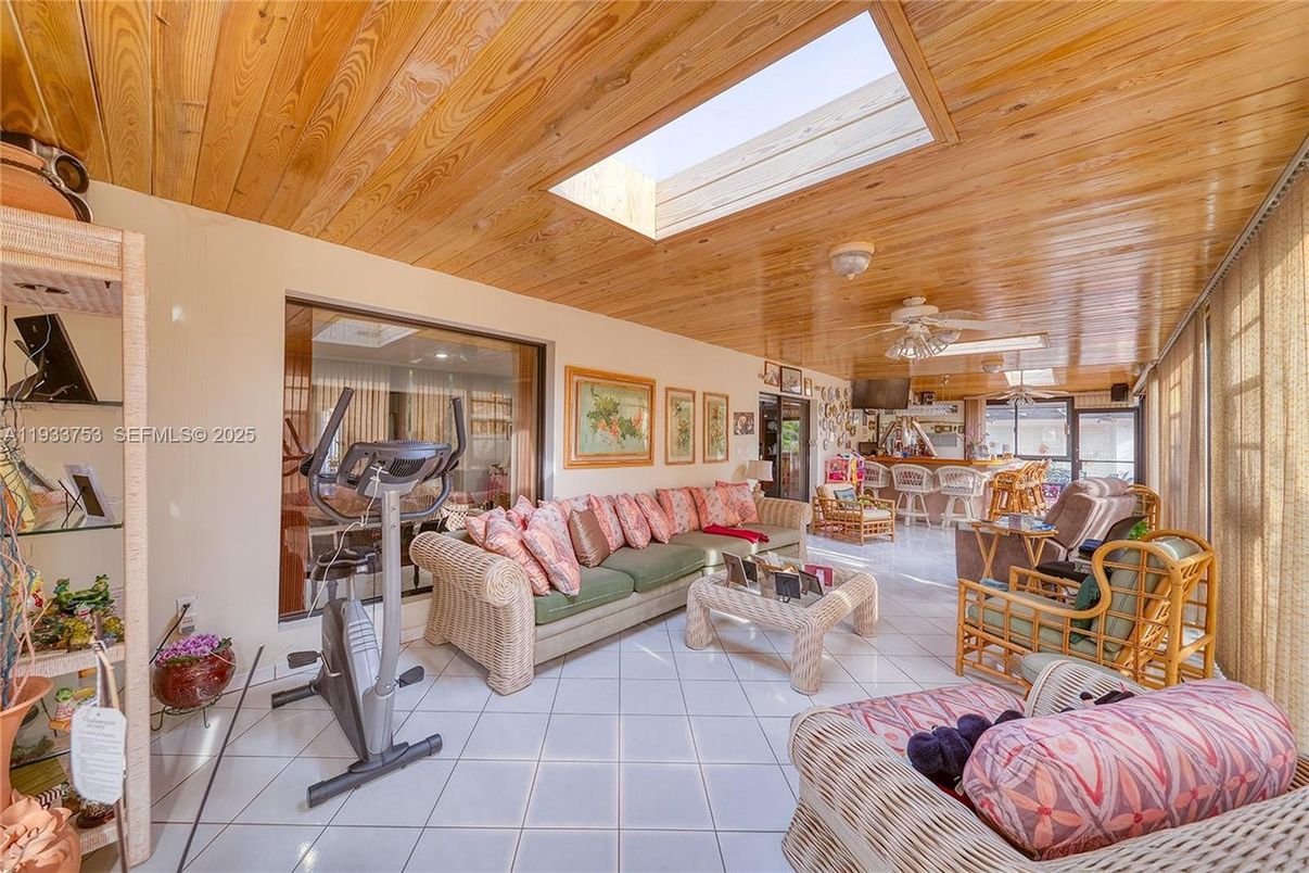 Fitness Equipment, Interior, Living room, Wooden Ceilings