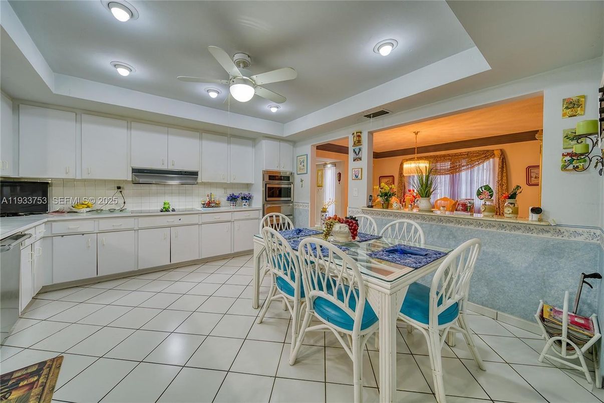 Dining room, Interior, Kitchen, Recessed Lighting