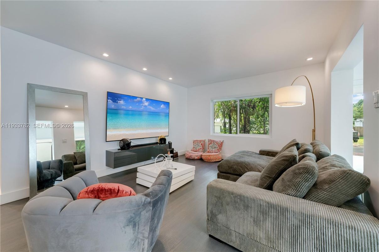 Interior, Kitchen, Living room, Recessed Lighting, Wood Texture Flooring