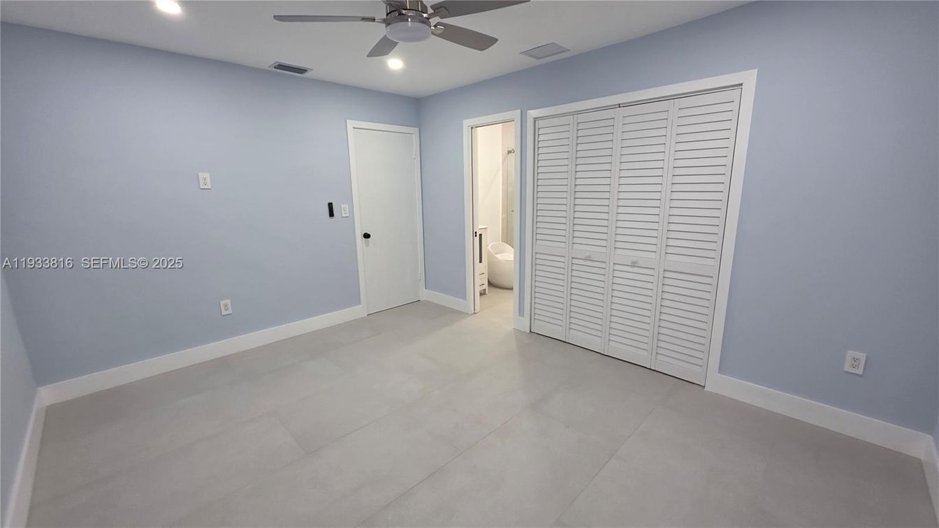 Bathroom, Empty room, Interior, Recessed Lighting
