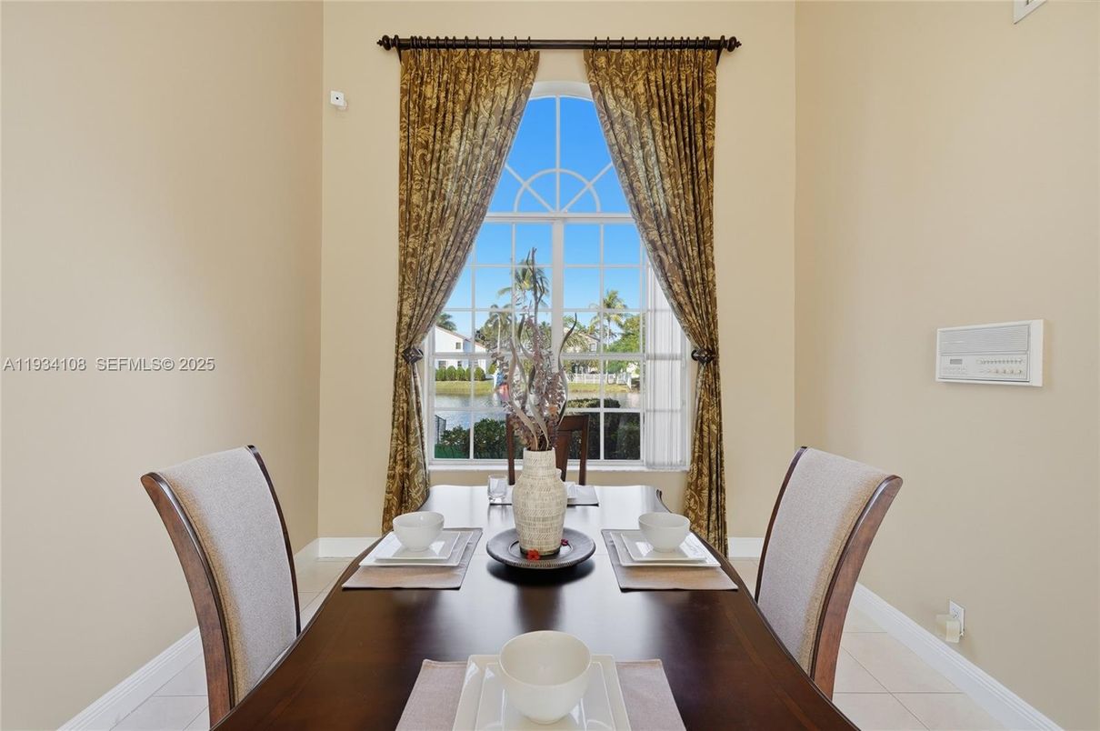Dining room, Interior