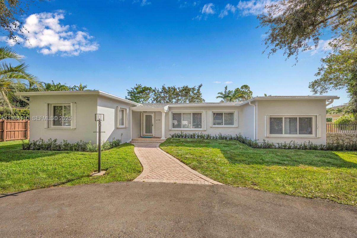 Backyard, Exterior, Facade, Ranch