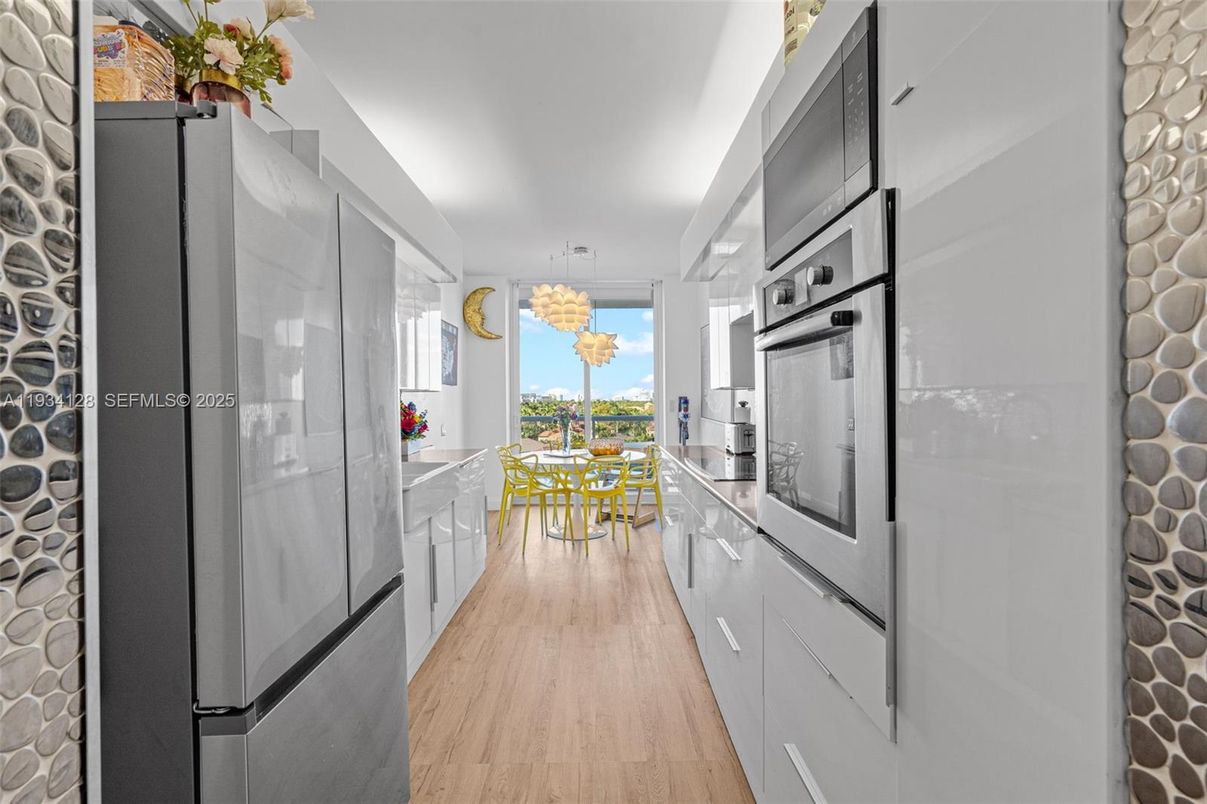 Chandelier, Dining room, Interior, Kitchen, Stainless Steel Appliances, Wood Texture Flooring