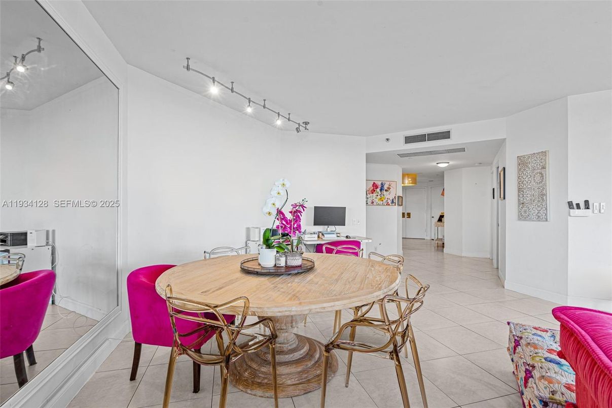 Dining room, Interior