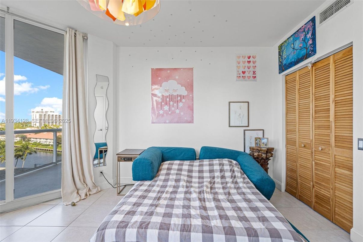 Bedroom, Interior, Water