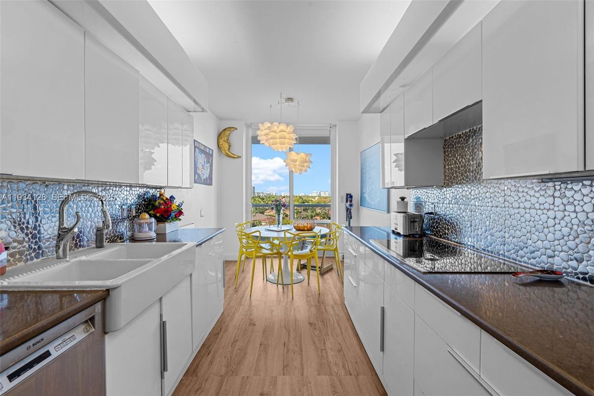 Chandelier, Dining room, Interior, Kitchen, Pendant Lights, Wood Texture Flooring
