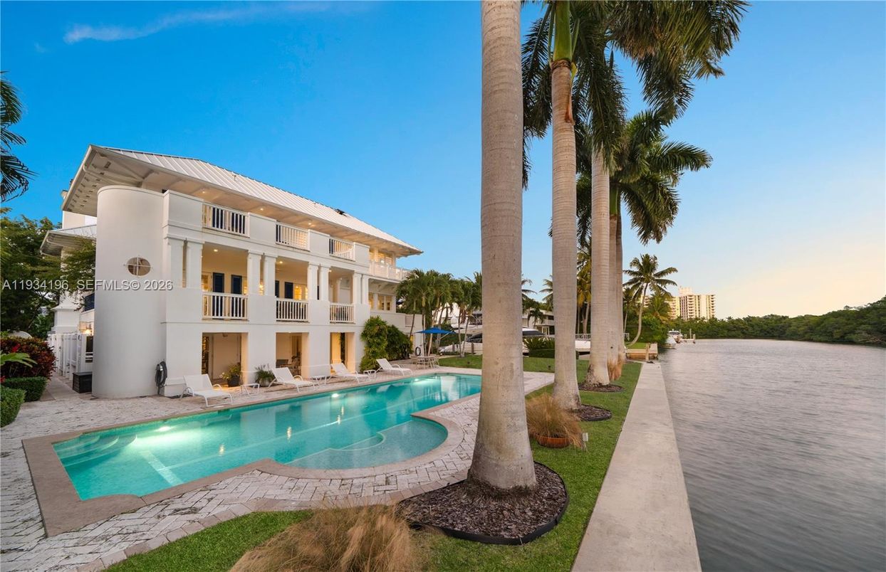 Exterior, Pool, Water