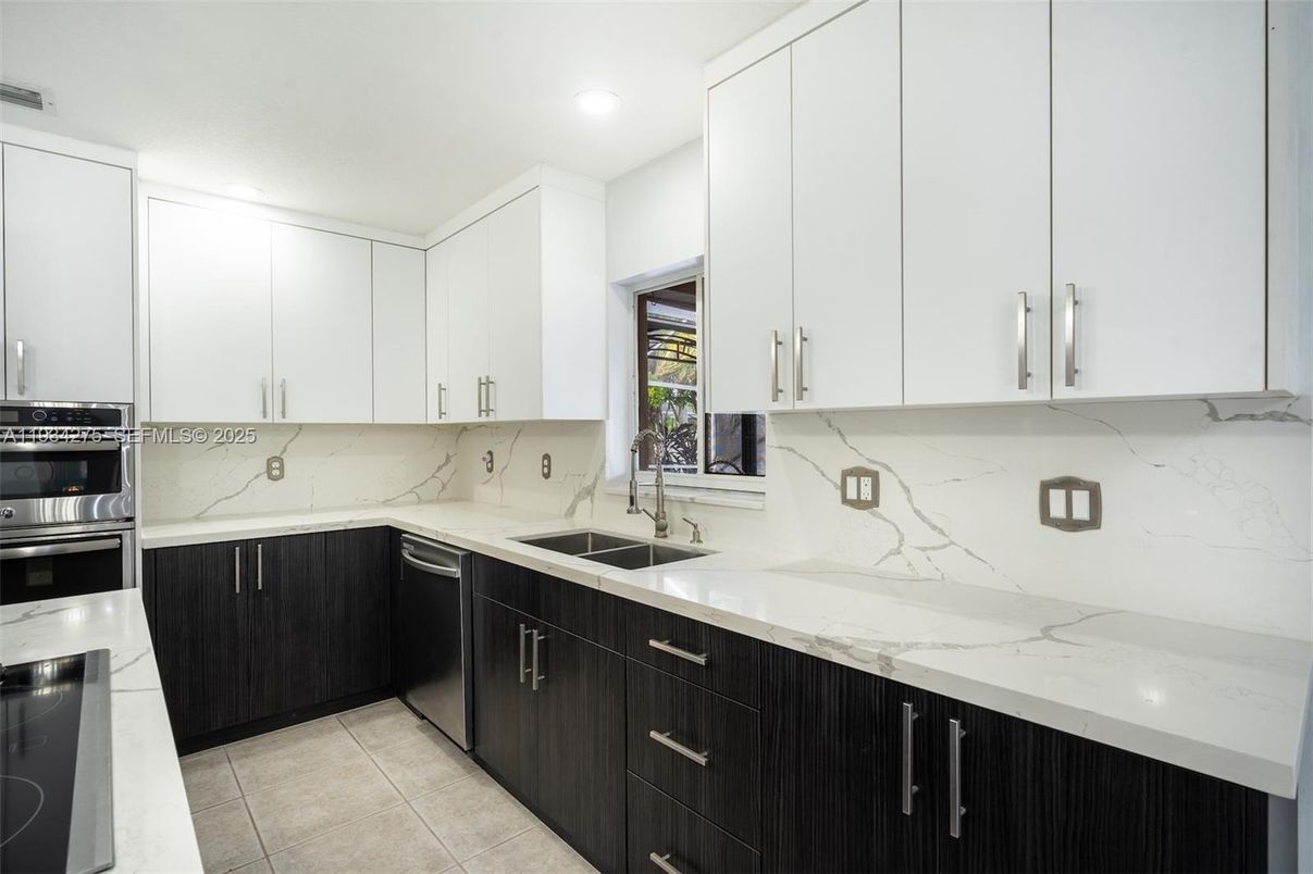 Interior, Kitchen, Marble Walls, Recessed Lighting
