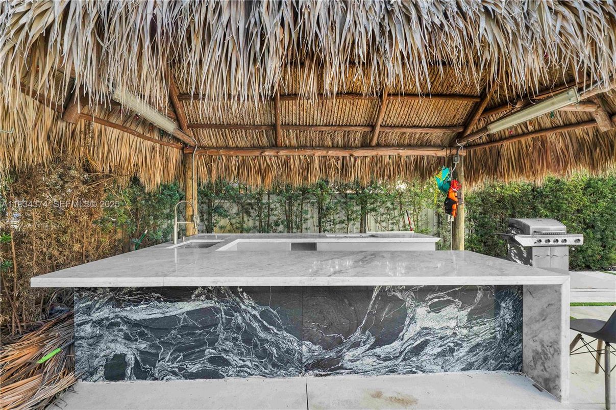 Exterior, Outdoor Kitchen