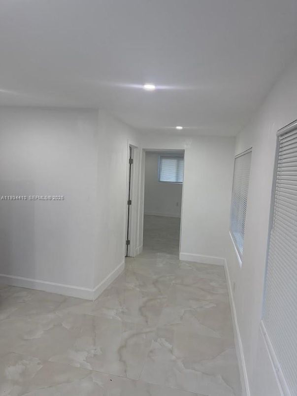 Empty room, Interior, Marble, Recessed Lighting