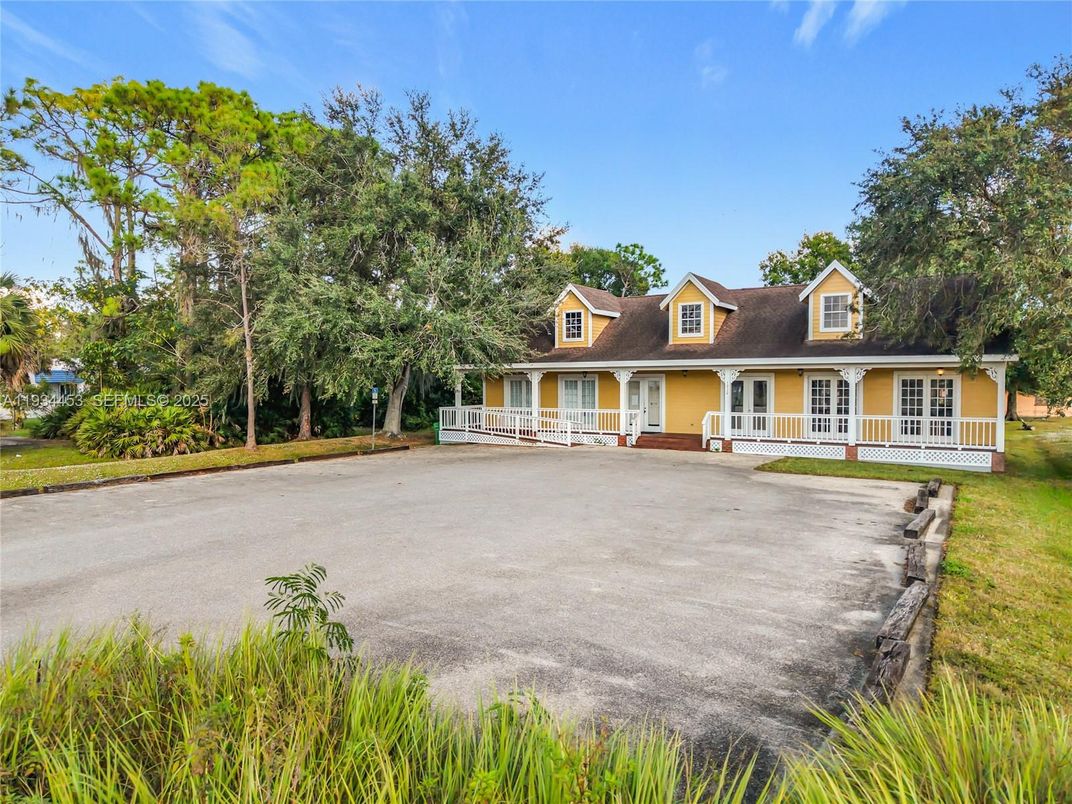 Backyard, Exterior, Facade, Cape Cod