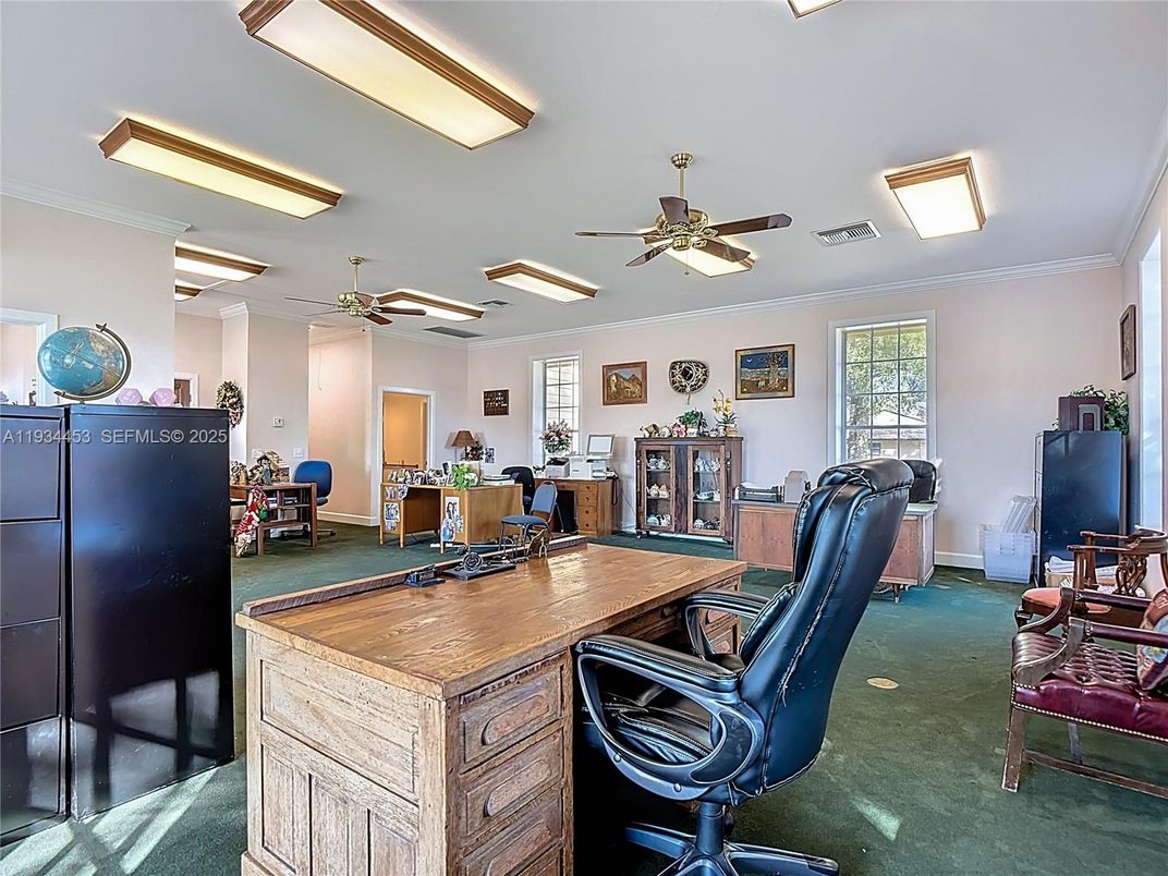 Home Office, Interior