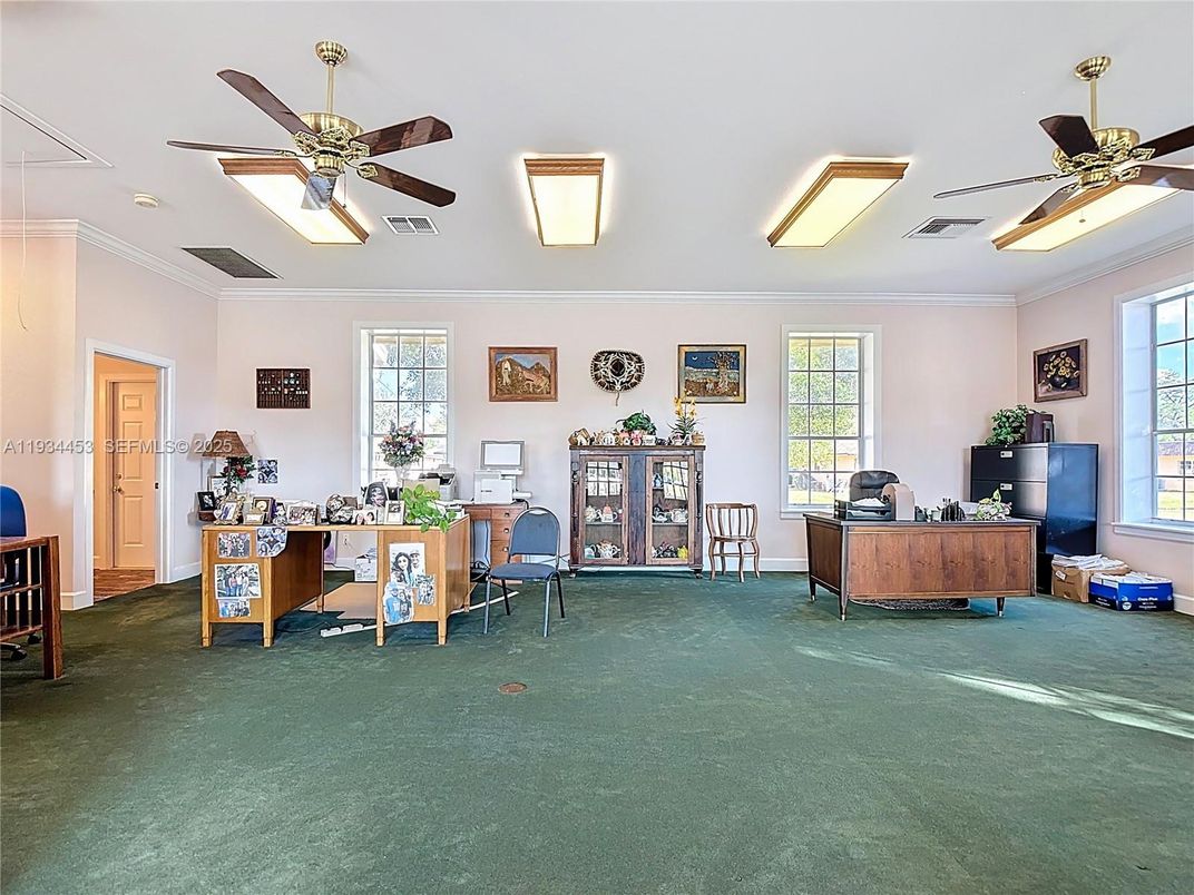 Home Office, Interior