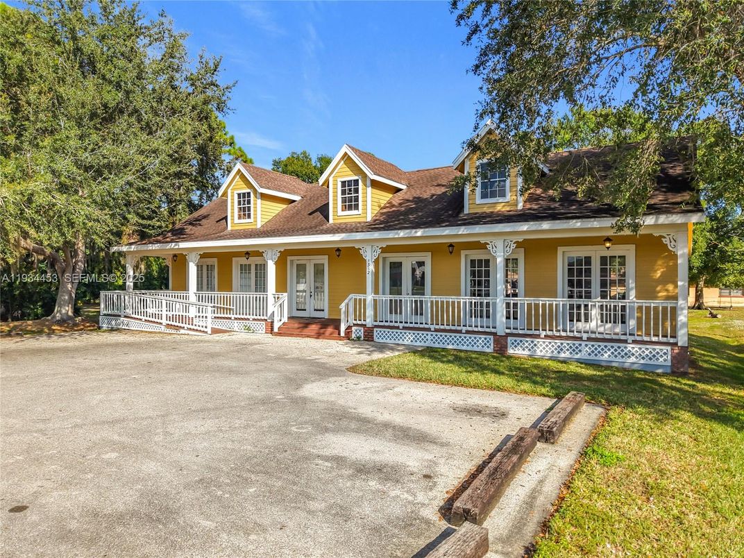 Backyard, Exterior, Facade, Cape Cod