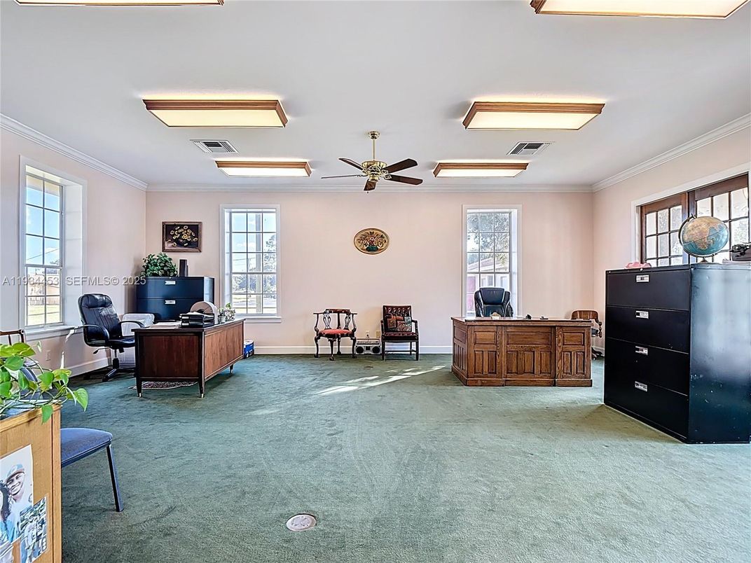 Home Office, Interior